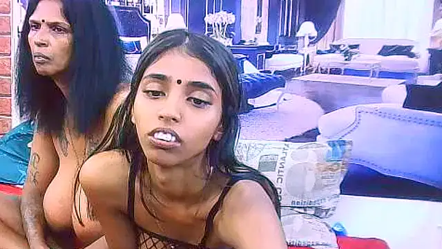 IndianSexySlender webcam