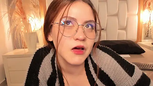 Daphne_And_Roger webcam