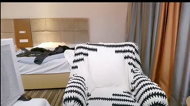 tsia-die (Ask my age) - 换个摄像头。资助一下我