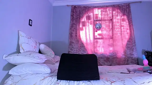 Pamela_Squirtt webcam