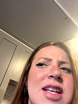 molly_witha_chan... Live Webcam on Stripchat