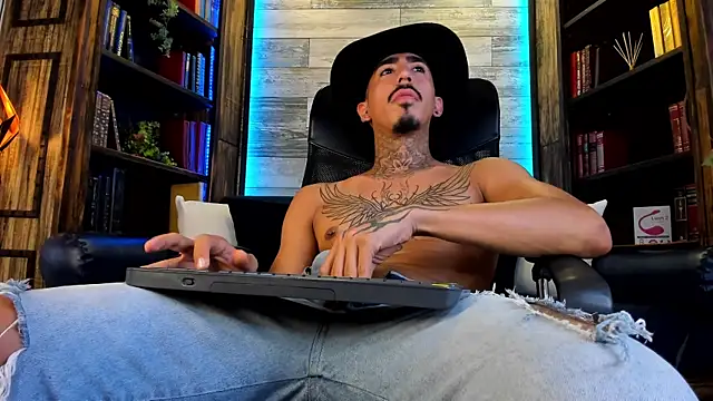 Donovan_Desmond webcam