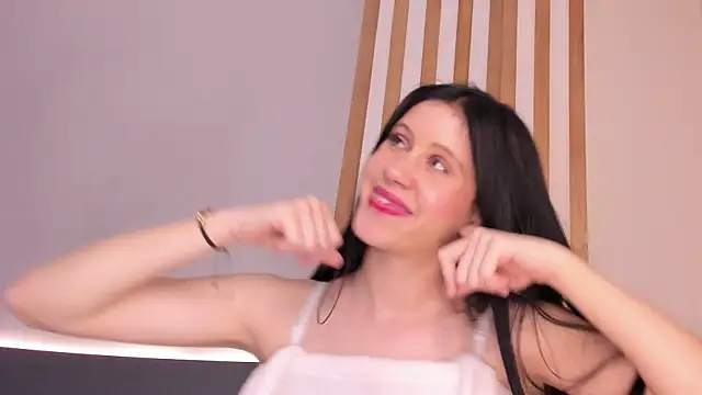 sara__jones_gh webcam