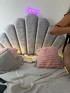 Webcam Model (emma-conti2) is live