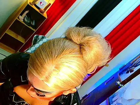 HOLLYWOOD_QUEEN_88 webcam