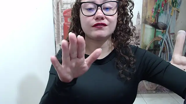 curly_greeneyed webcam