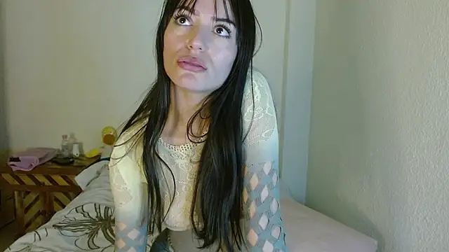 britny_clouds webcam