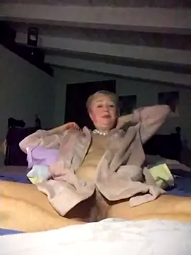 divinaerotica Live Webcam on Stripchat