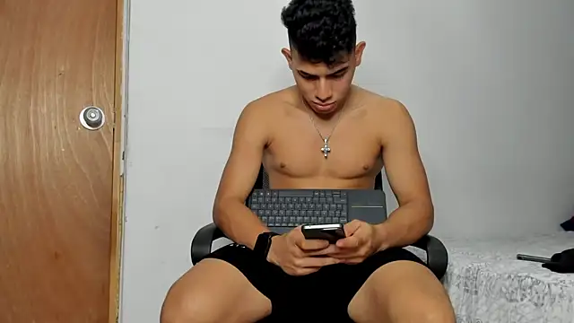 andrew_rose_ (M twink) - being naked for 30 minutes+hard cock