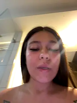 Alyshanon18 Live Webcam on Stripchat