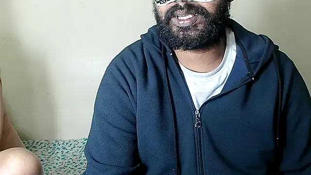 Cutehornycouples webcam