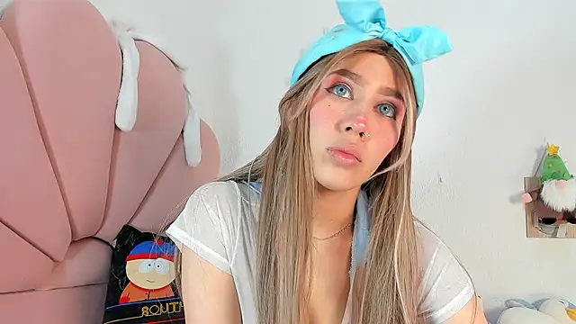 madeliin_clerk webcam