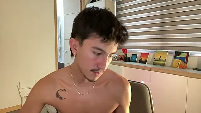 sweettaaron01 webcam