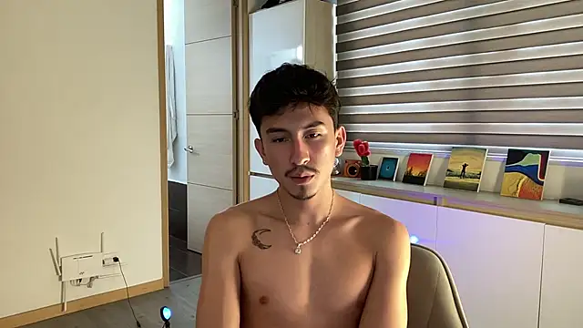 sweettaaron01 webcam