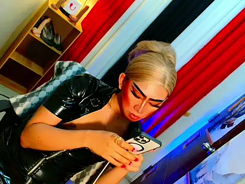 HOLLYWOOD_QUEEN_88 webcam