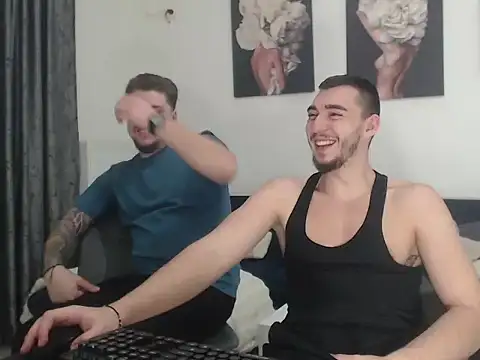 SteelAlphaBroz live cam screenshot males on OhMiBod.Show — Interactive Live Cam Play