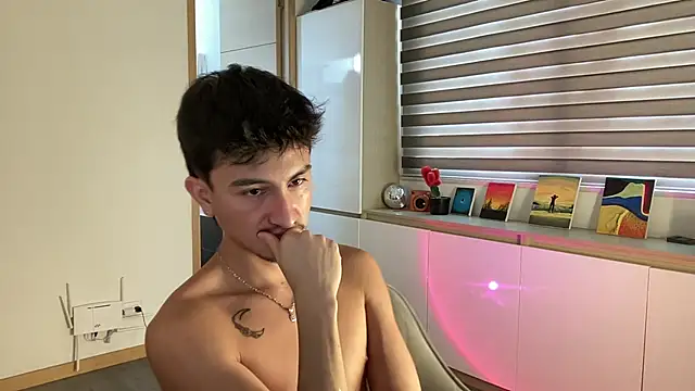 sweettaaron01 webcam