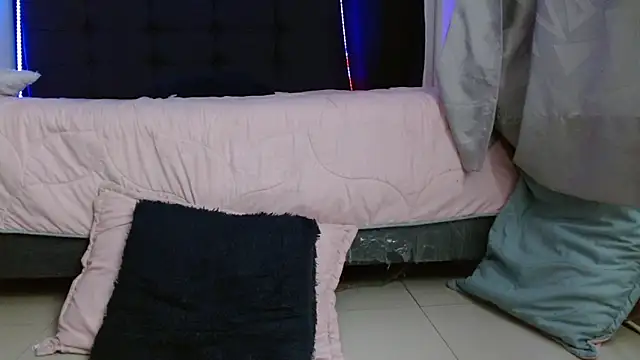 Alisteresa_ live cam screenshot malefemale on CamHD – HD Live Webcams & Adult Chat