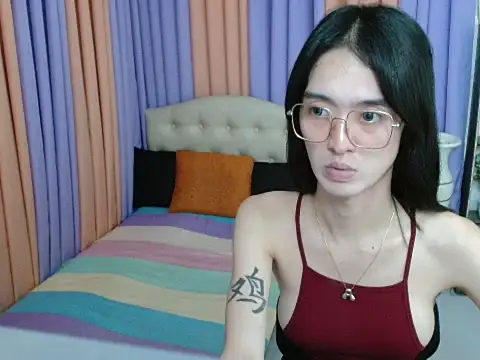 XxTsUncutAskaxX webcam