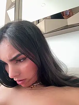 maddy_rouse_ (F teen) - First Squirt of Maddy for daddy 😈