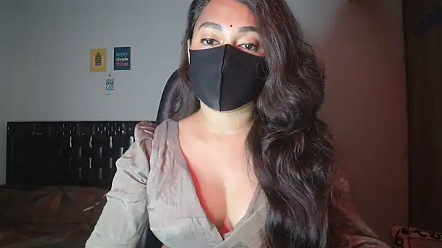 queen_angel67 (F young) - chocolate syrup on boobs