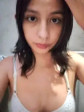 maiden-hot (F teen) - Naked and dildo in pussy