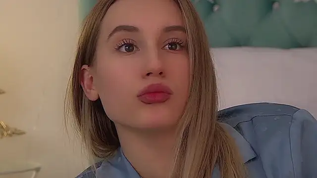 VictoriaHopsons live cam screenshot female on LiveWebCameras – Live Webcams &amp; Video Chat