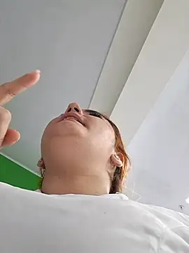 girl_redhead_bigtits webcam