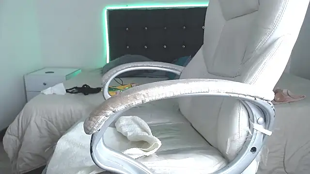 selena_yourmilf - Selena_yourmilf's free webcam - UK Sex Cams