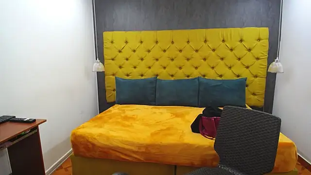 lady-in-black - LADY-IN-BLACK's free webcam - UK Sex Cams