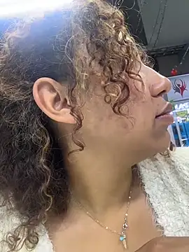 Webcam Model (lauraltt) is live