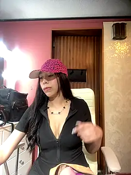 MiaScott_Pink webcam