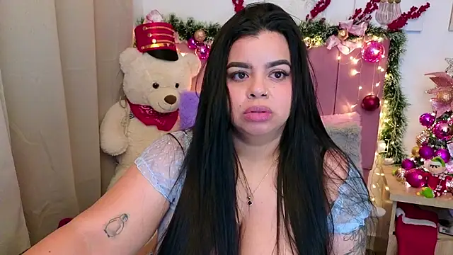 MiahJoness webcam