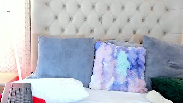 SuccubusDolly webcam