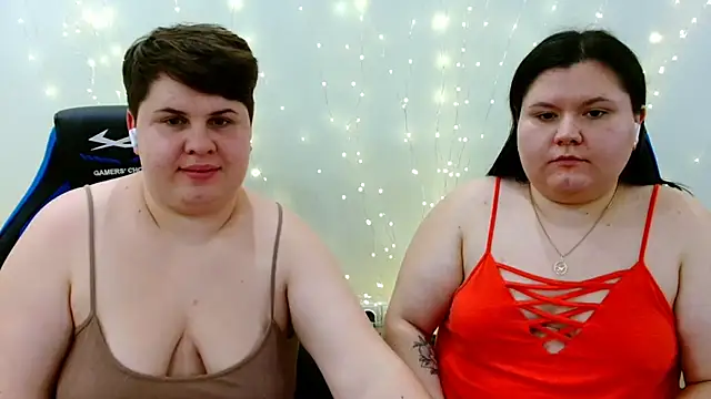 BeckyAndHellen webcam