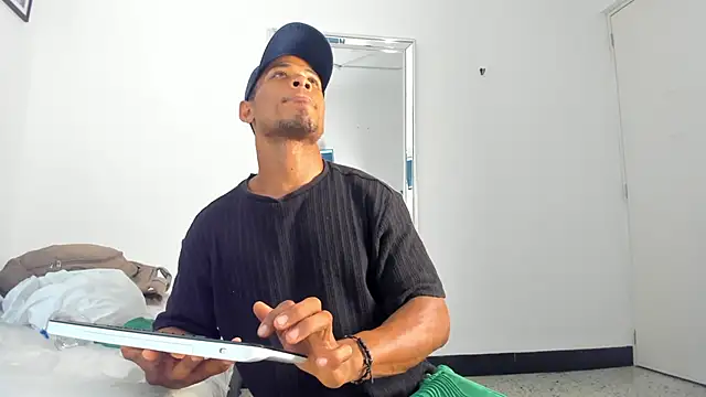 DickLatin_2893 webcam