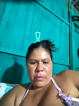 hotmom33 webcam
