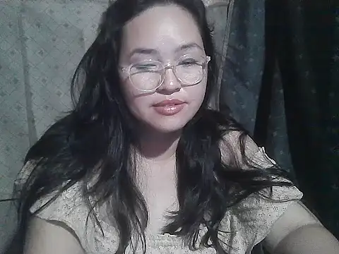 yummy_jyra02167 webcam