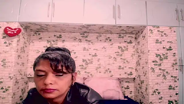 IndianSexyLove00 webcam