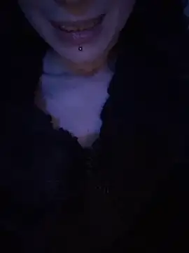 MissMidnightUK webcam