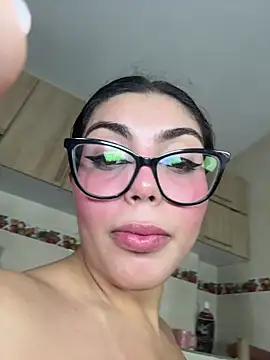 zui_lu's Stripchat show and profile