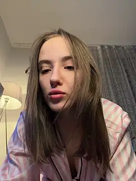 Webcam Model (EmilyWi_)  is live.Free join now!