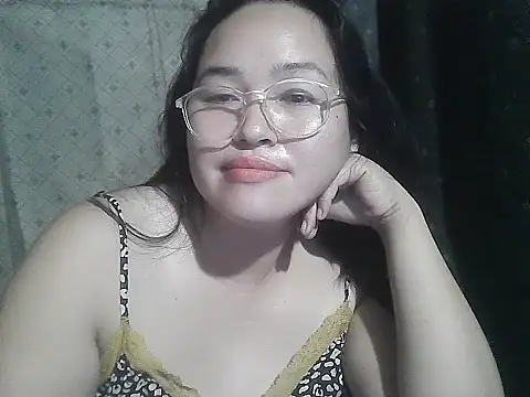 yummy_jyra02167 webcam