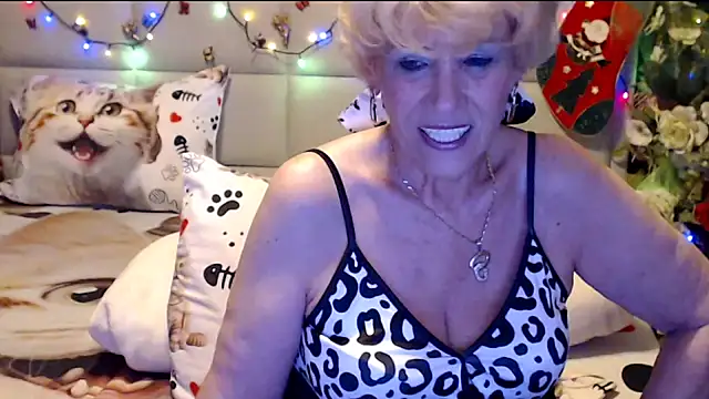 HappyWomanOn webcam