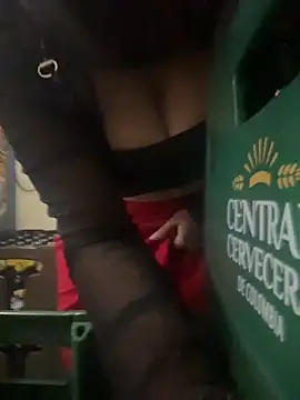 Webcam Model (lauraltt) is live