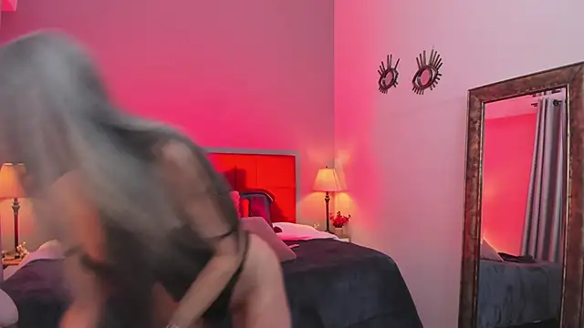 _Nicoletteshea_ webcam