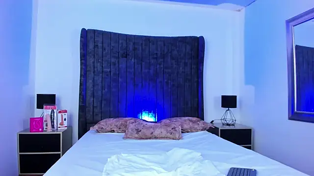 VanessaParis__ webcam