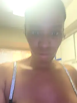 YeahhhitsBreezy webcam