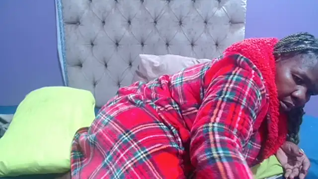 NaughtyChubbyZoe webcam