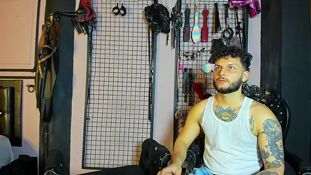 Twisted_Fantasy webcam